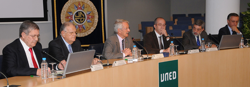 Mesa presidencial de la ceremonia