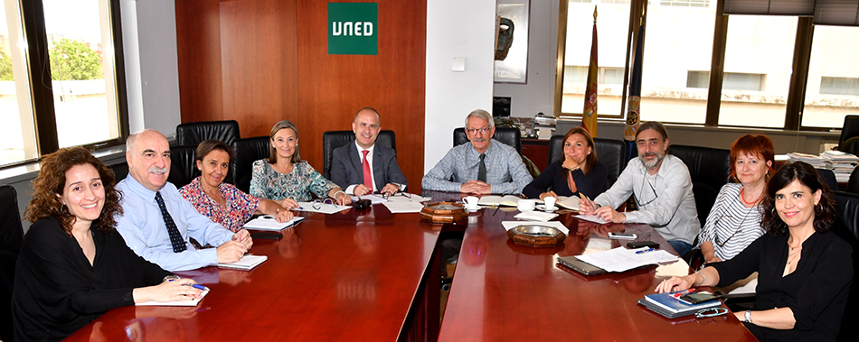 Almudena Rodríguez, Tomás Fernández, Mª José Lorenzo, Mª Ángeles González, Ricardo Mairal, Alejandro Tiana, Esther Souto, Juan Cigarrán, Ana García y Nuria Carriedo